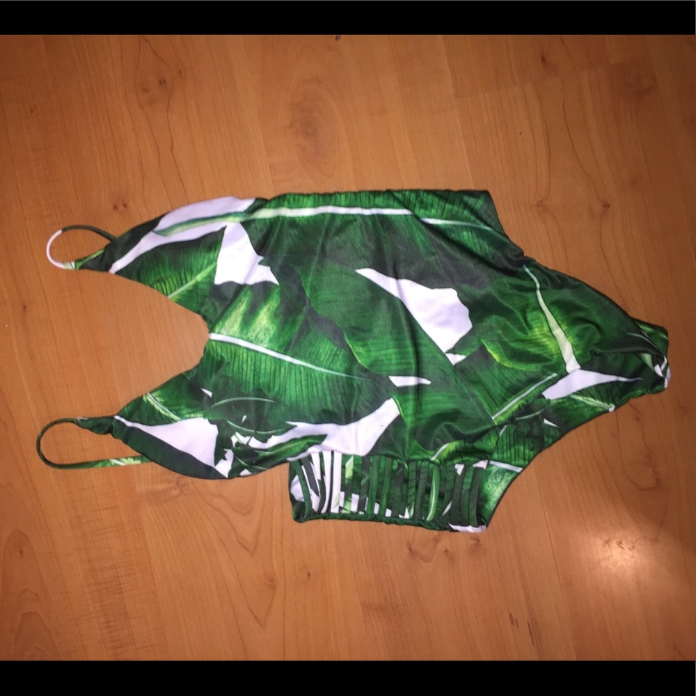 Leaf print swimsuit